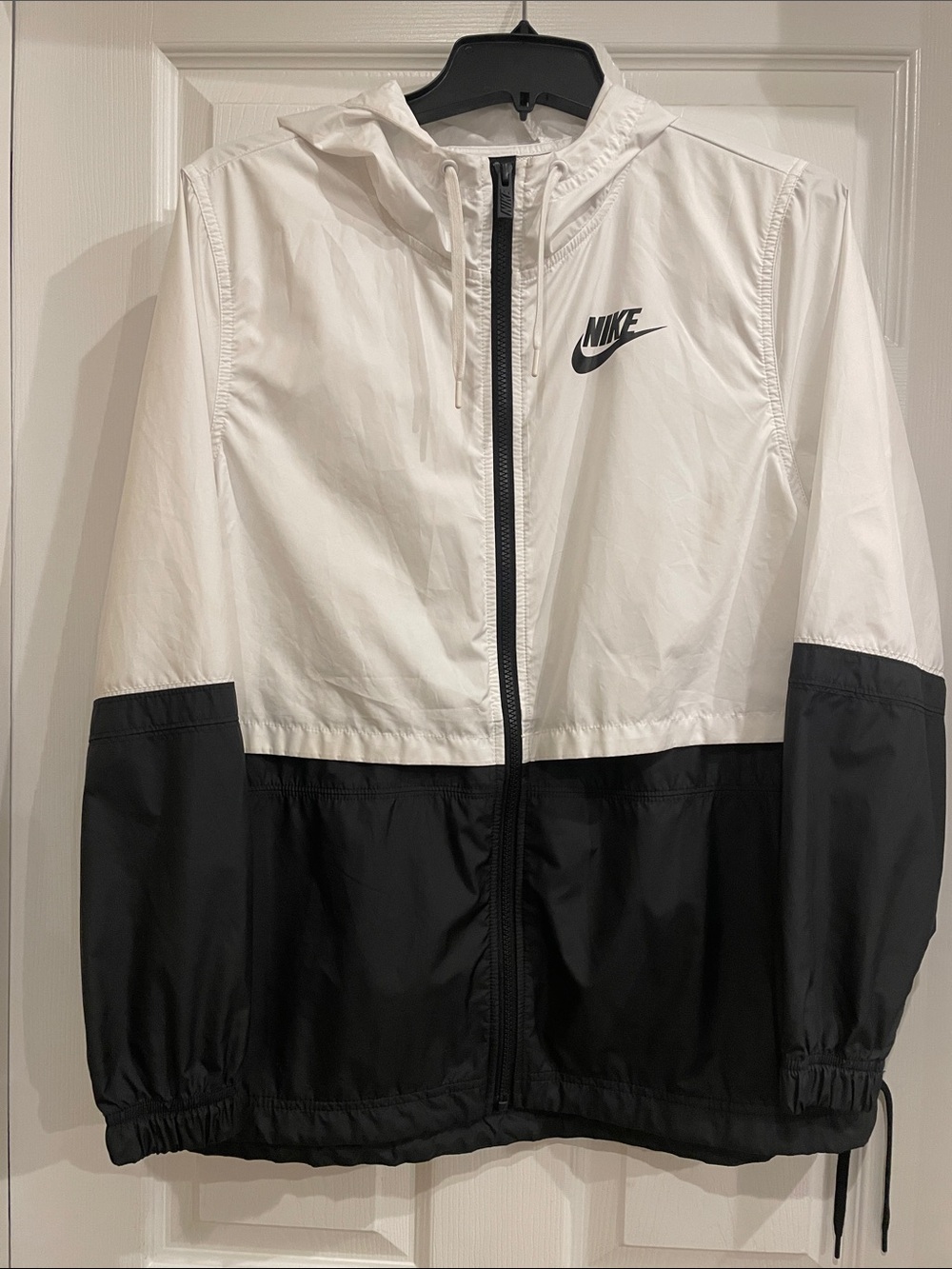 Nike Women’s Repel White and Black Hooded Windbreaker Jacket, Size Medium